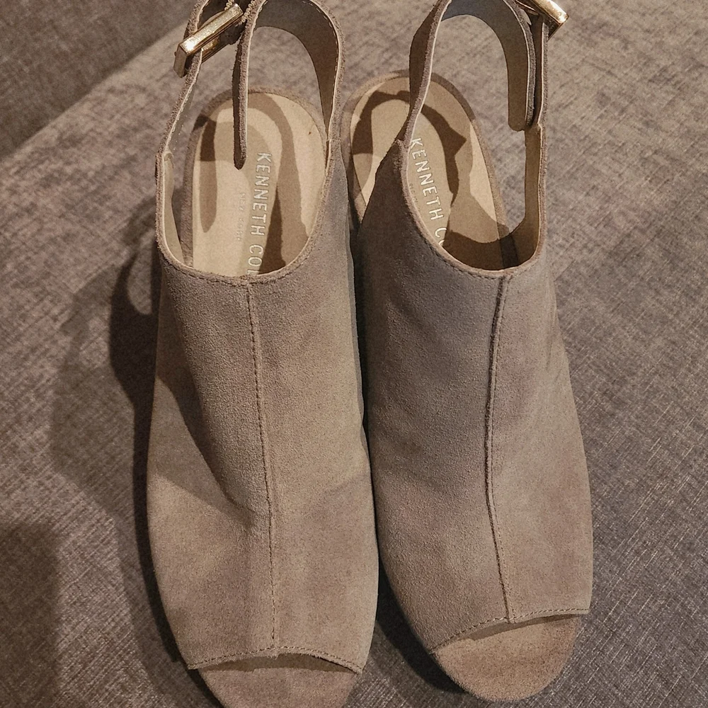 Kenneth Cole Orla Boho Floral Beige Wedge Sandals Size 9